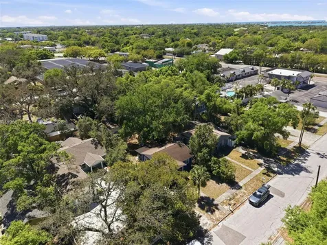 527 Wildwood Way Clearwater FL 33756