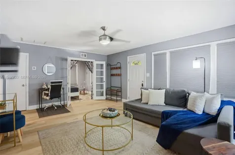 527 Wildwood Way Clearwater FL 33756