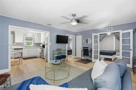 527 Wildwood Way Clearwater FL 33756