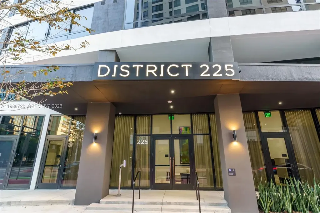 225 N Miami Avenue Miami FL 33131