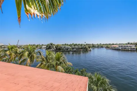 20185 E Country Club Drive Aventura FL 33180