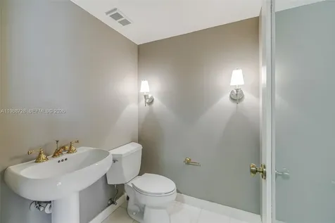 20185 E Country Club Drive Aventura FL 33180