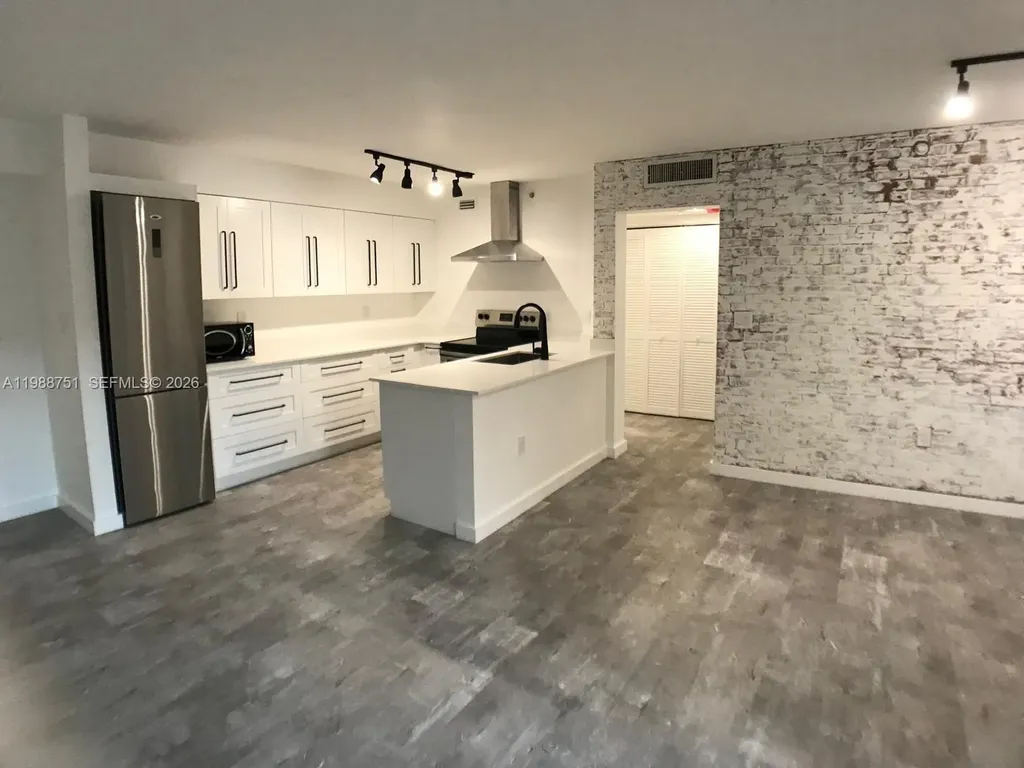 751 N Pine Island Road Plantation FL 33324