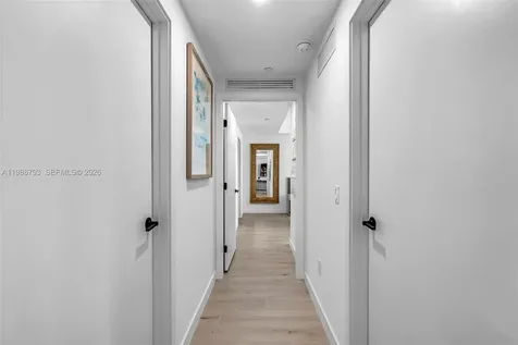 225 N Miami Miami FL 33131