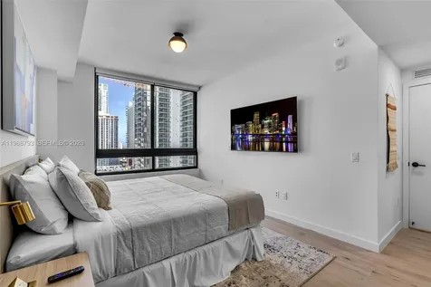 225 N Miami Miami FL 33131