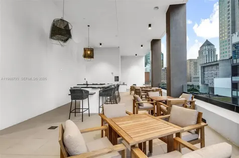 225 N Miami Miami FL 33131