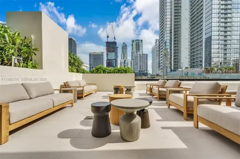 225 N Miami Miami FL 33131
