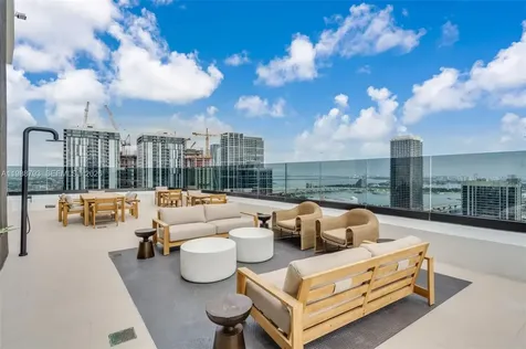 225 N Miami Miami FL 33131