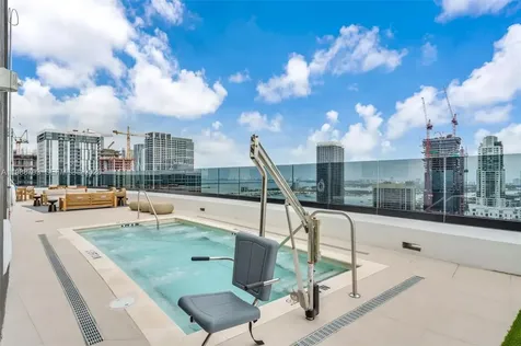 225 N Miami Miami FL 33131