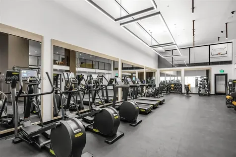 225 N Miami Miami FL 33131