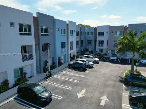 2505 NE 193rd Street Miami FL 33180