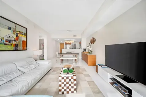 253 NE 2nd Street Miami FL 33132
