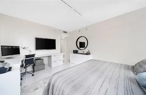 253 NE 2nd Street Miami FL 33132