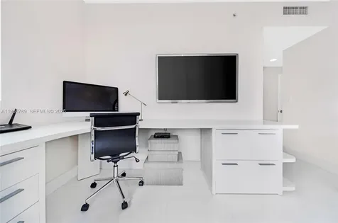 253 NE 2nd Street Miami FL 33132