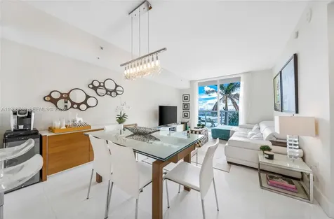 253 NE 2nd Street Miami FL 33132