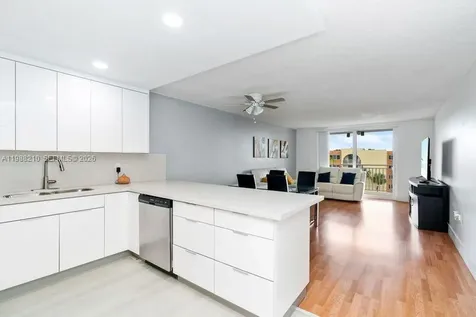 6960 Miami Gardens Drive Hialeah FL 33015