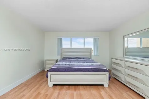 6960 Miami Gardens Drive Hialeah FL 33015