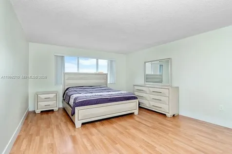 6960 Miami Gardens Drive Hialeah FL 33015