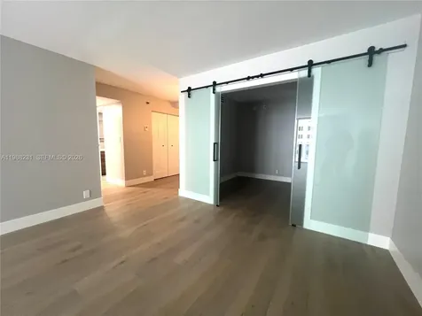 2401 Collins Avenue Miami Beach FL 33140