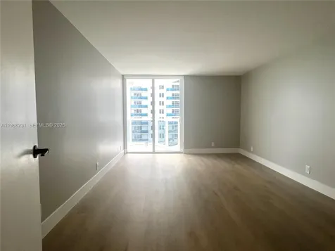 2401 Collins Avenue Miami Beach FL 33140
