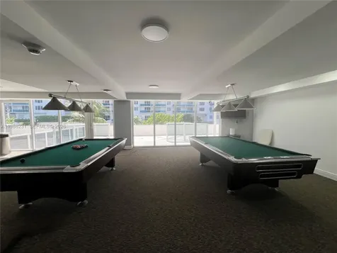 2401 Collins Avenue Miami Beach FL 33140