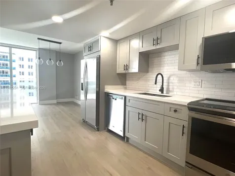 2401 Collins Avenue Miami Beach FL 33140
