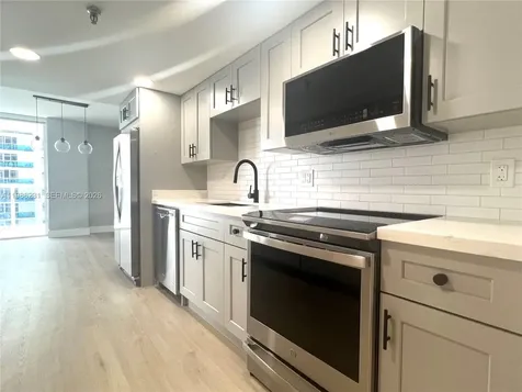 2401 Collins Avenue Miami Beach FL 33140