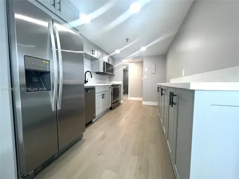 2401 Collins Avenue Miami Beach FL 33140