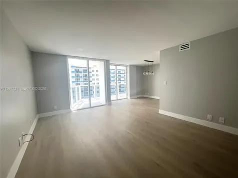 2401 Collins Avenue Miami Beach FL 33140