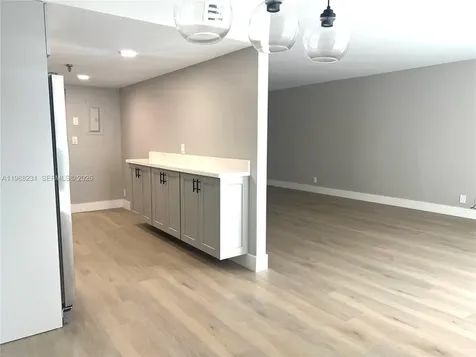 2401 Collins Avenue Miami Beach FL 33140