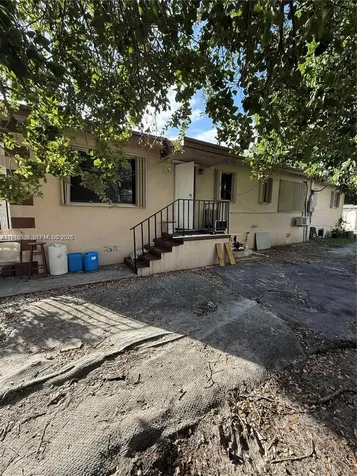 551-553 NE 133rd Street North Miami FL 33161