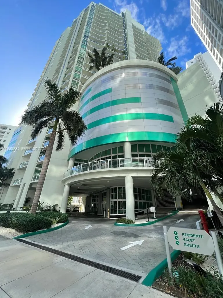 218 SE 14th Street Miami FL 33131
