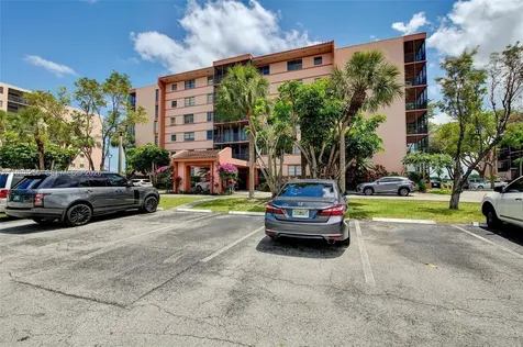 20850 San Simeon Way Miami FL 33179