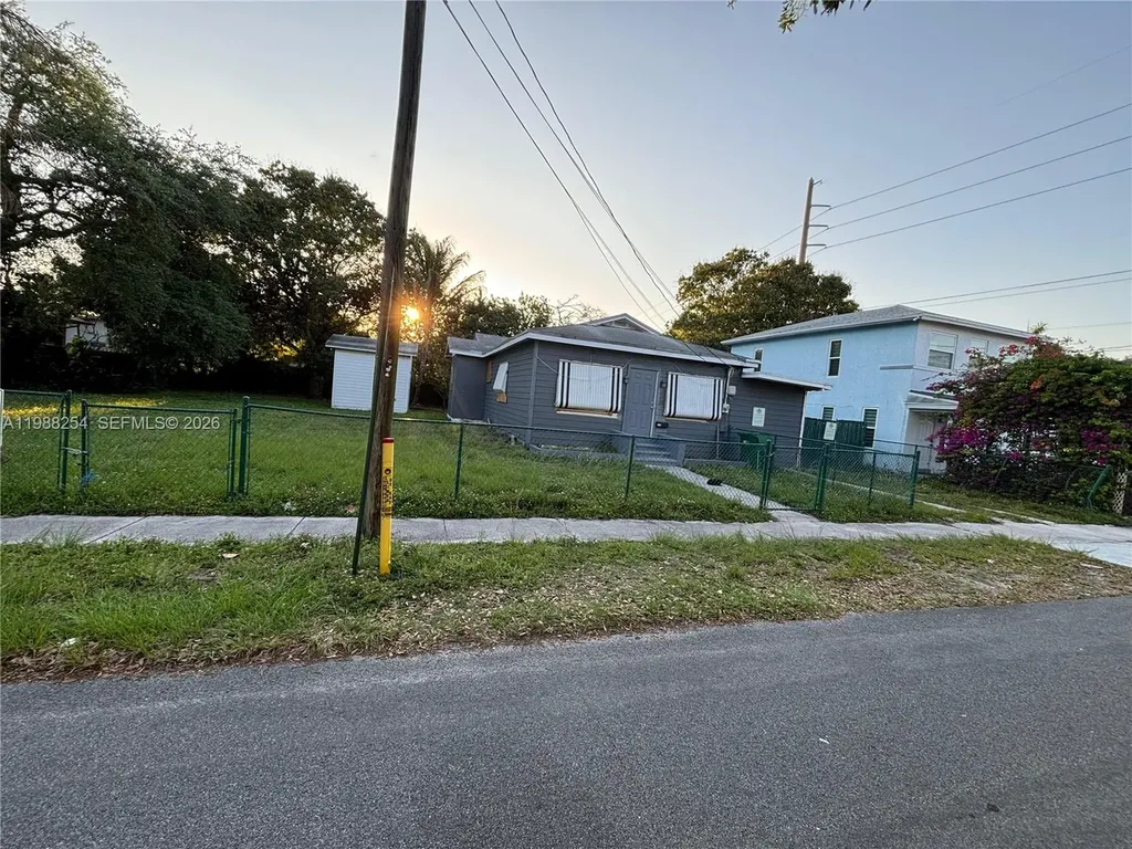 214 SW 1st Avenue Dania Beach FL 33004
