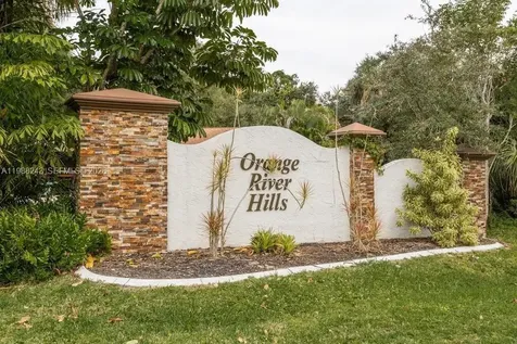 1625 Sunkist Way Fort Myers FL 33905