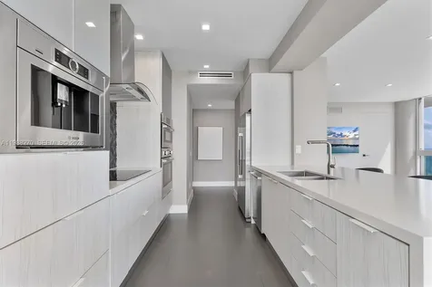 6365 Collins Avenue Miami Beach FL 33141
