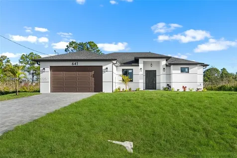 641 Camilla Lehigh Acres FL 33974