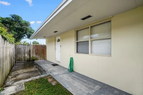 5850 Lincoln Street Hollywood FL 33021