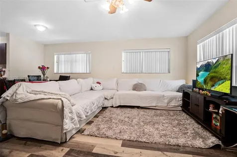5850 Lincoln Street Hollywood FL 33021