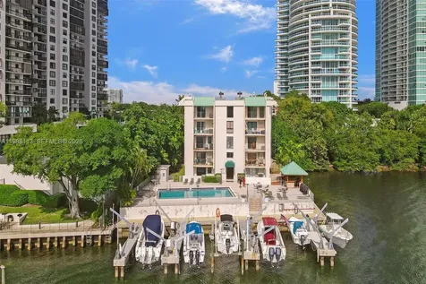 2201 Brickell Avenue Miami FL 33129
