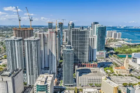 121 NE 5th Street Miami FL 33132