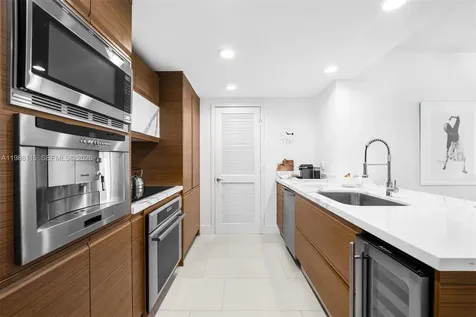 5875 Collins Avenue Miami Beach FL 33140