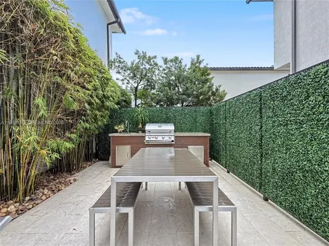 8222 NW 51 Terrace Doral FL 33166