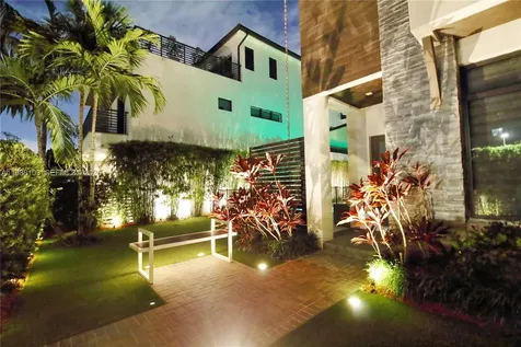 8222 NW 51 Terrace Doral FL 33166