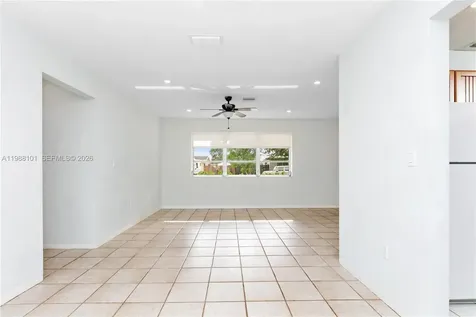 1511 NW 85th Way Pembroke Pines FL 33024