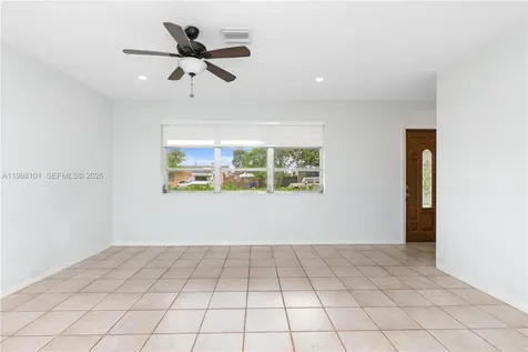 1511 NW 85th Way Pembroke Pines FL 33024