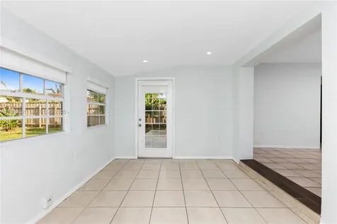 1511 NW 85th Way Pembroke Pines FL 33024