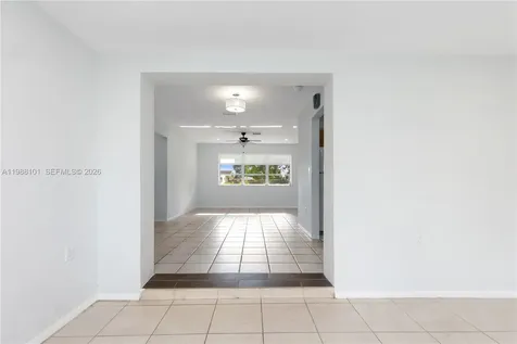 1511 NW 85th Way Pembroke Pines FL 33024