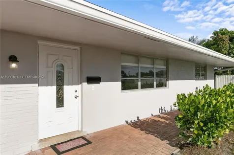 1511 NW 85th Way Pembroke Pines FL 33024