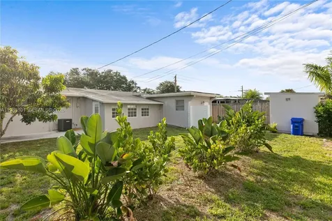 1511 NW 85th Way Pembroke Pines FL 33024